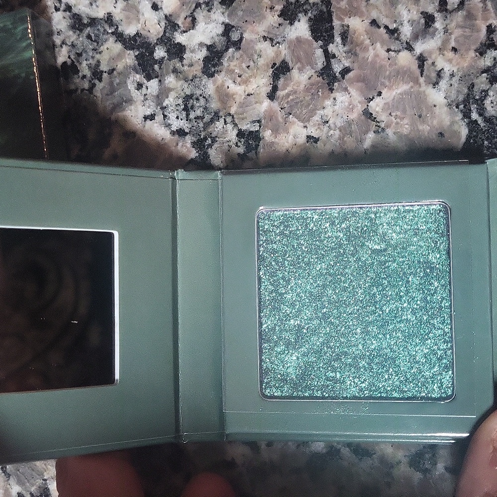 Perich THE PIXIE'S PLAYGROUND - DUOCHROME eyeshadow new super glittery green - Picture 3 of 5